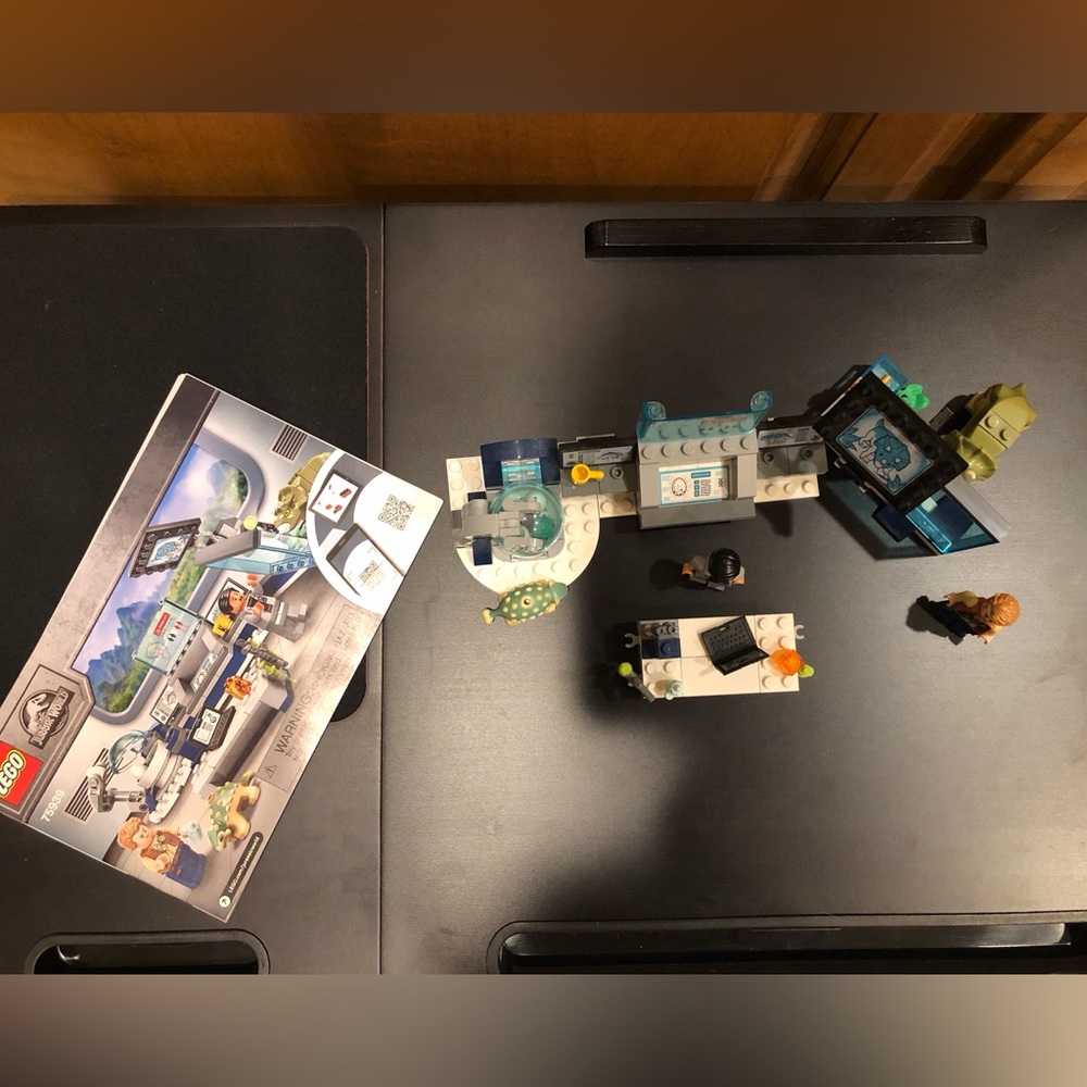 LEGO Jurassic World Dr. Wu’s Lab: Baby Dinosaurs Breakout